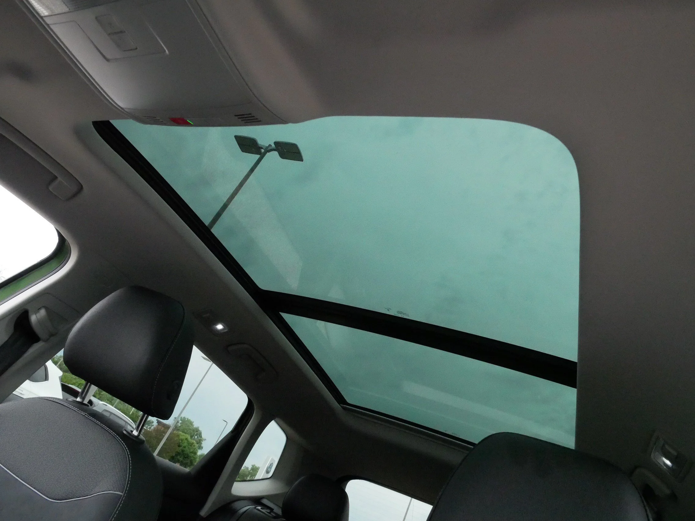 Certified Used 2025 Bright Moss Green Metallic/Deep Black Roof Volkswagen SE Black image 32