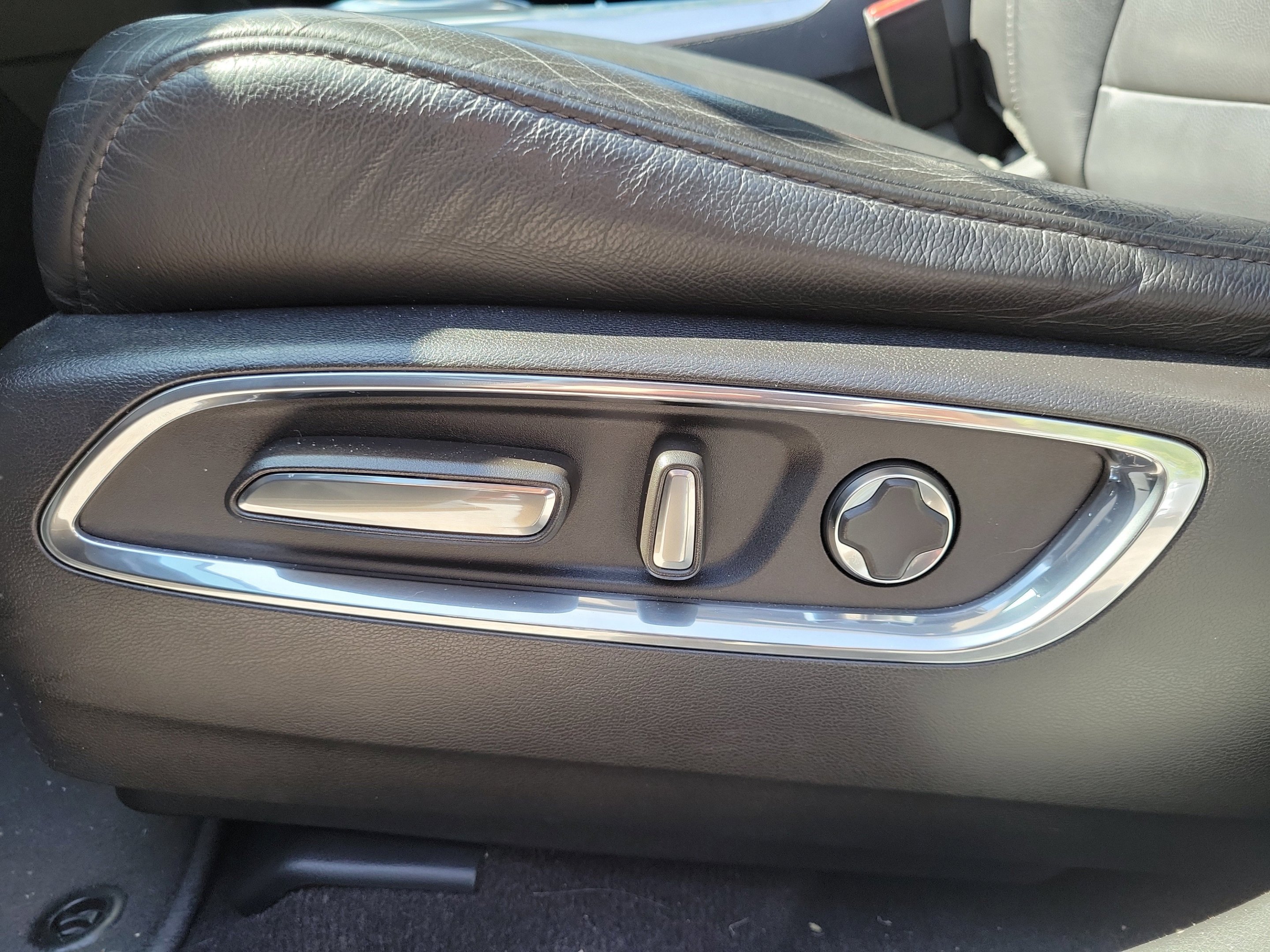 Used 2020 Platinum White Pearl Acura MDX image 21