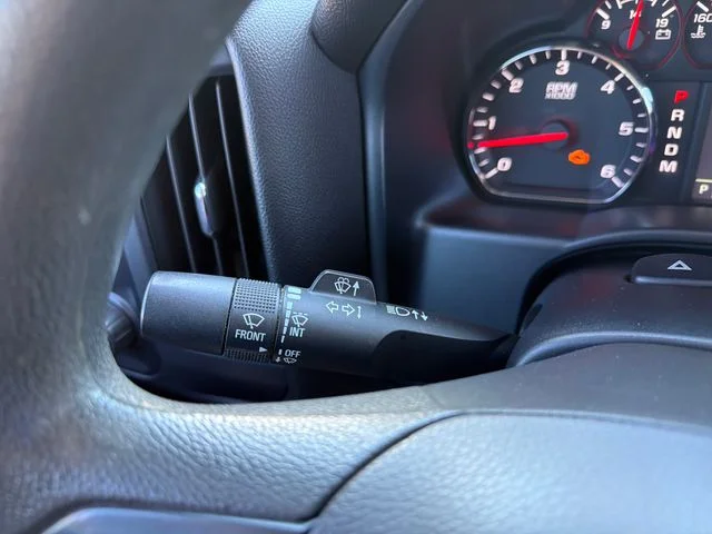 Used 2015 White GMC Base image 31