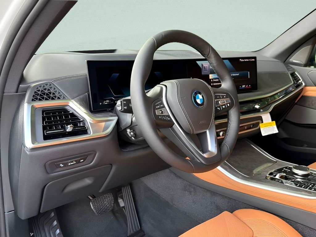 New 2026 Mineral White Metallic BMW xDrive50e image 9