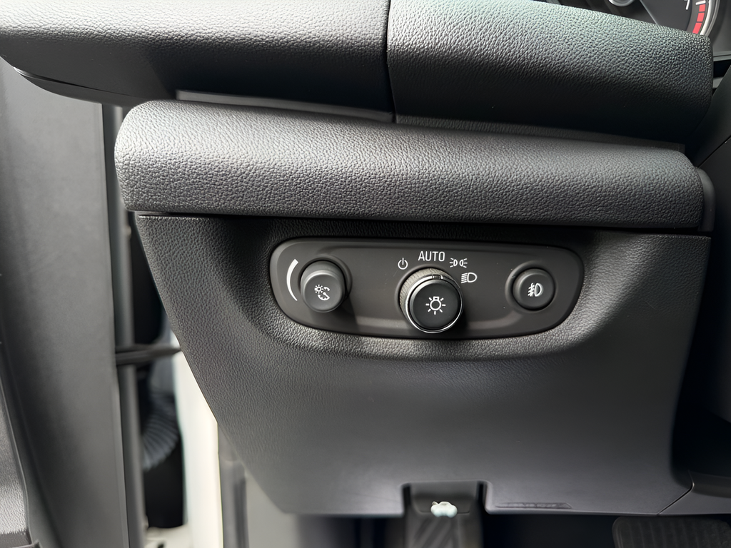 Used 2018 White Buick Essence image 11