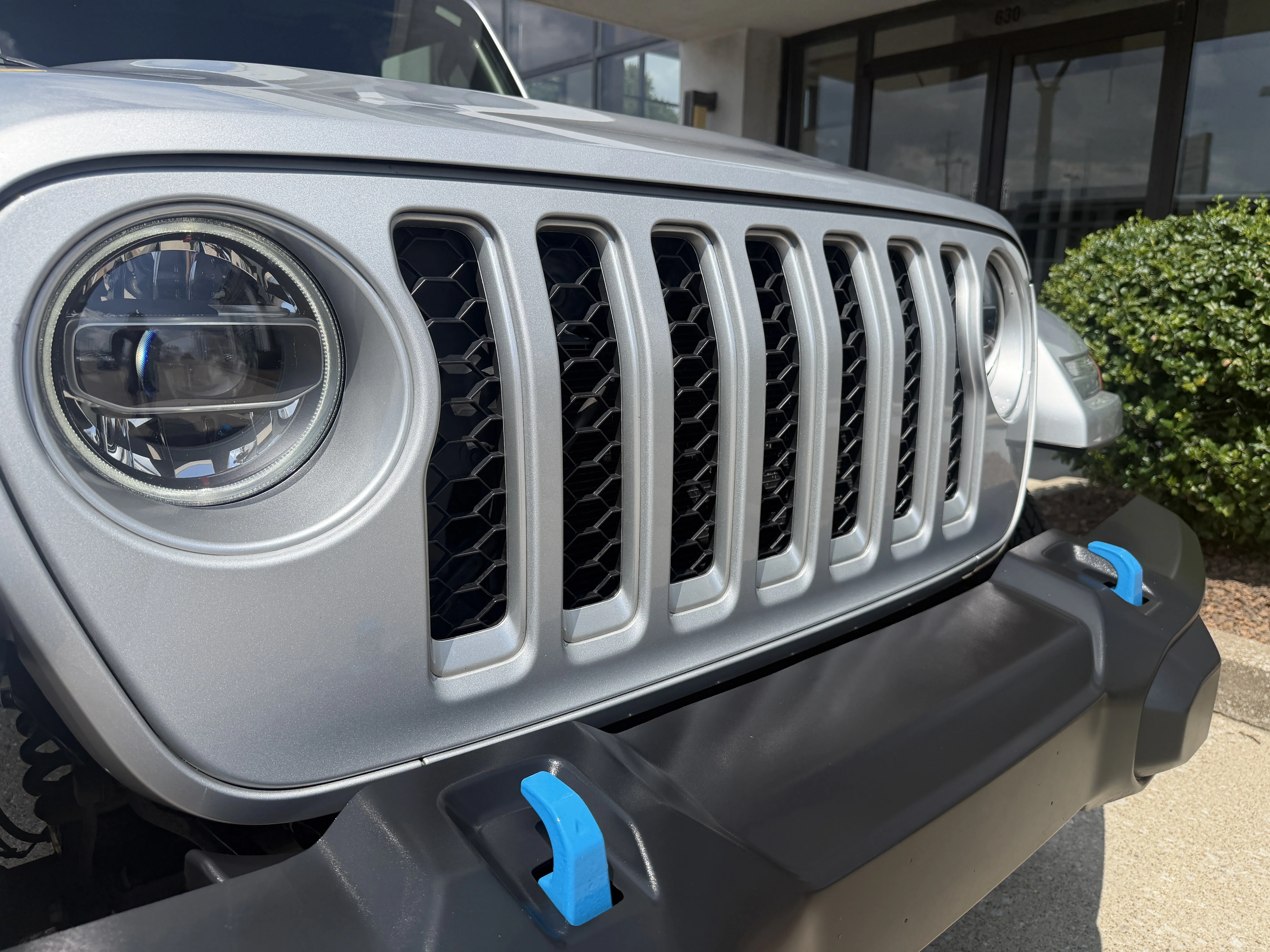 Used 2022 Silver Zynith Clearcoat Jeep Unlimited Sahara image 26