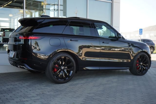 Used 2024  Land Rover Dynamic SE image 9