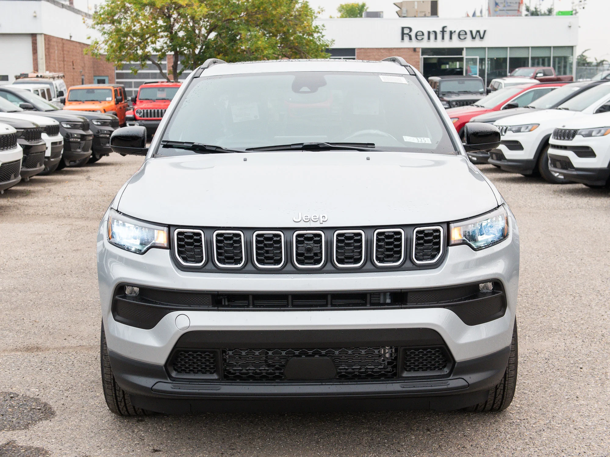 New 2025 Silver Jeep North* 4x4, Panoramic Sunroof, Heated Seats/Wheel, Wireless Charging Pad image 7