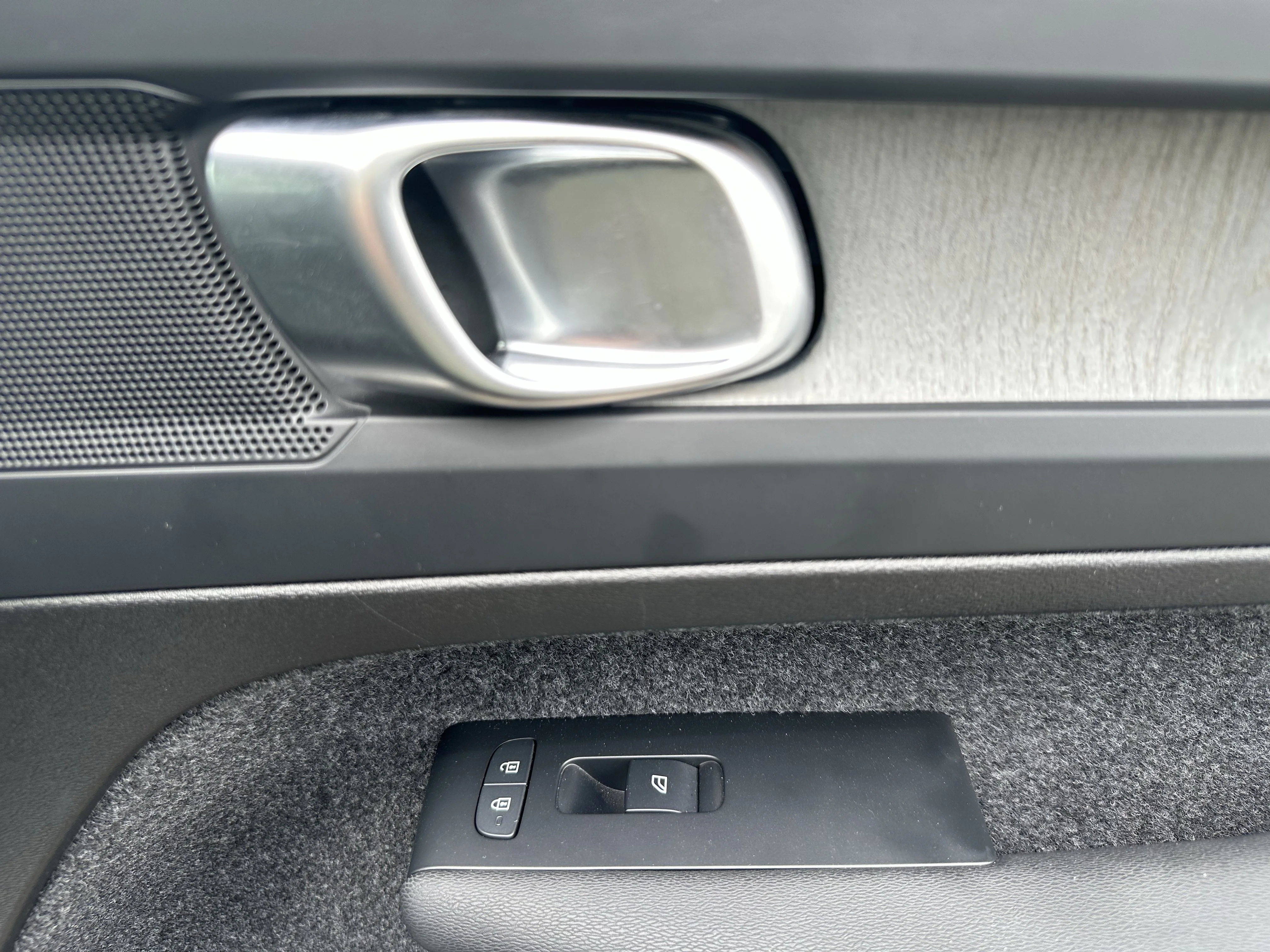 Certified Used 2025  Volvo Core Bright Theme image 19
