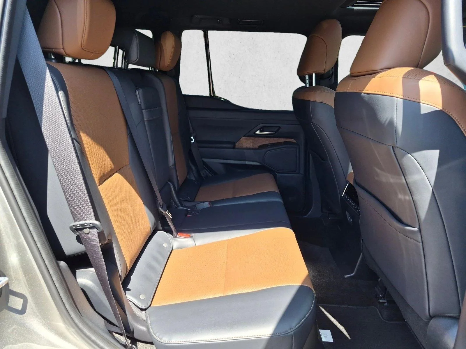 Certified Used 2025 Atomic Silver Lexus PREMIUM PLUS image 19