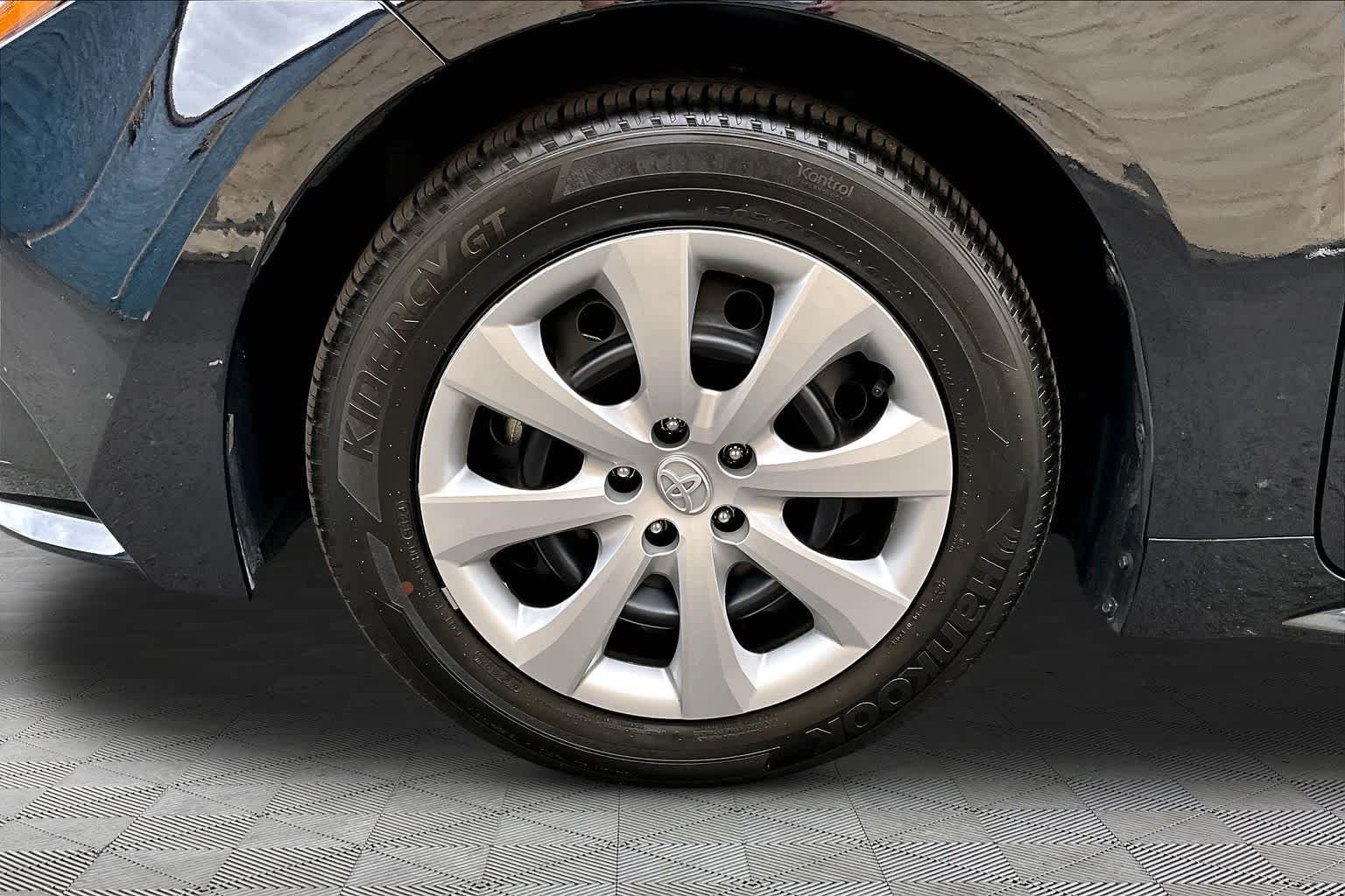 Used 2025 Midnight Black Metallic Toyota LE image 11
