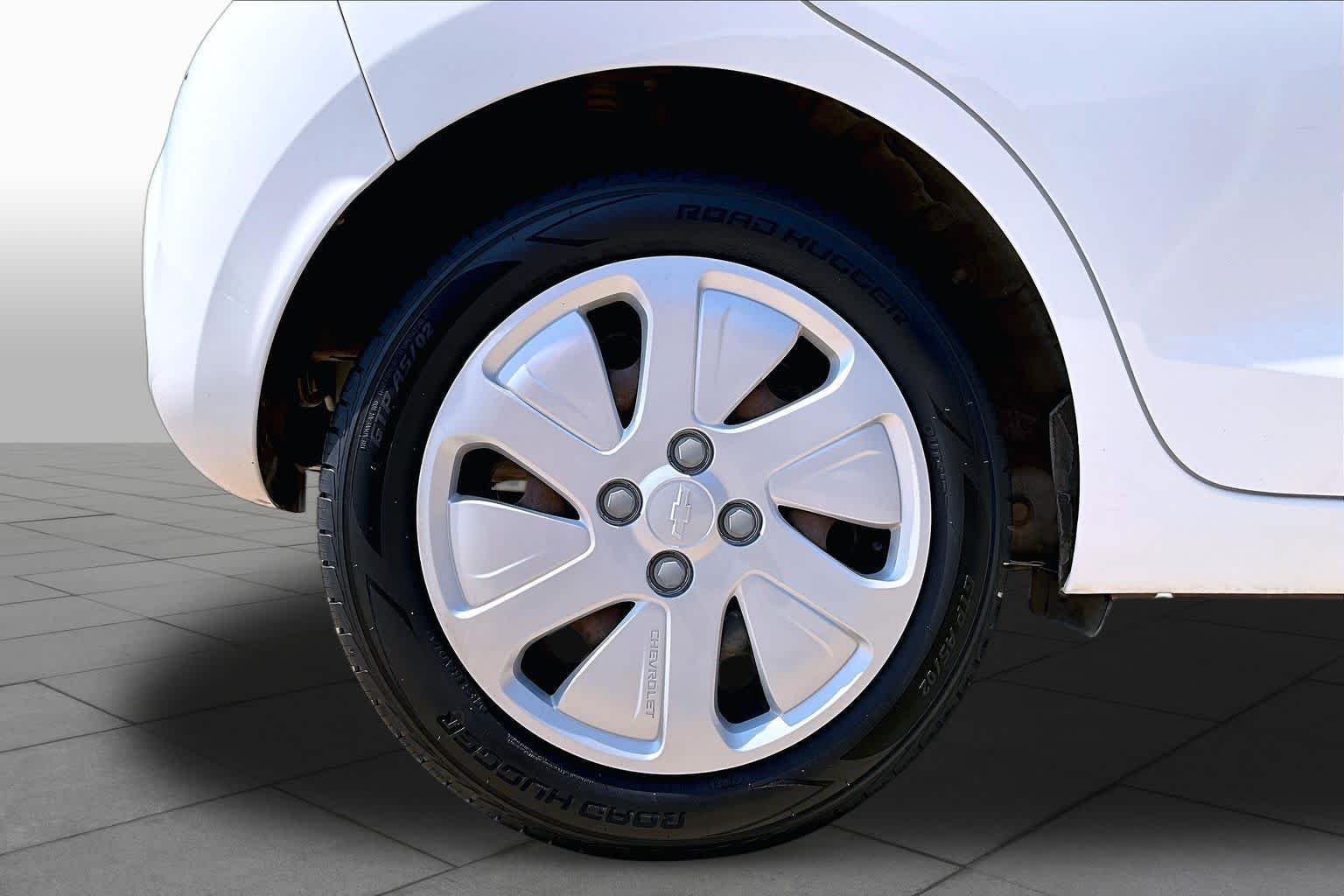 Used 2017 Summit White Chevrolet LS image 10