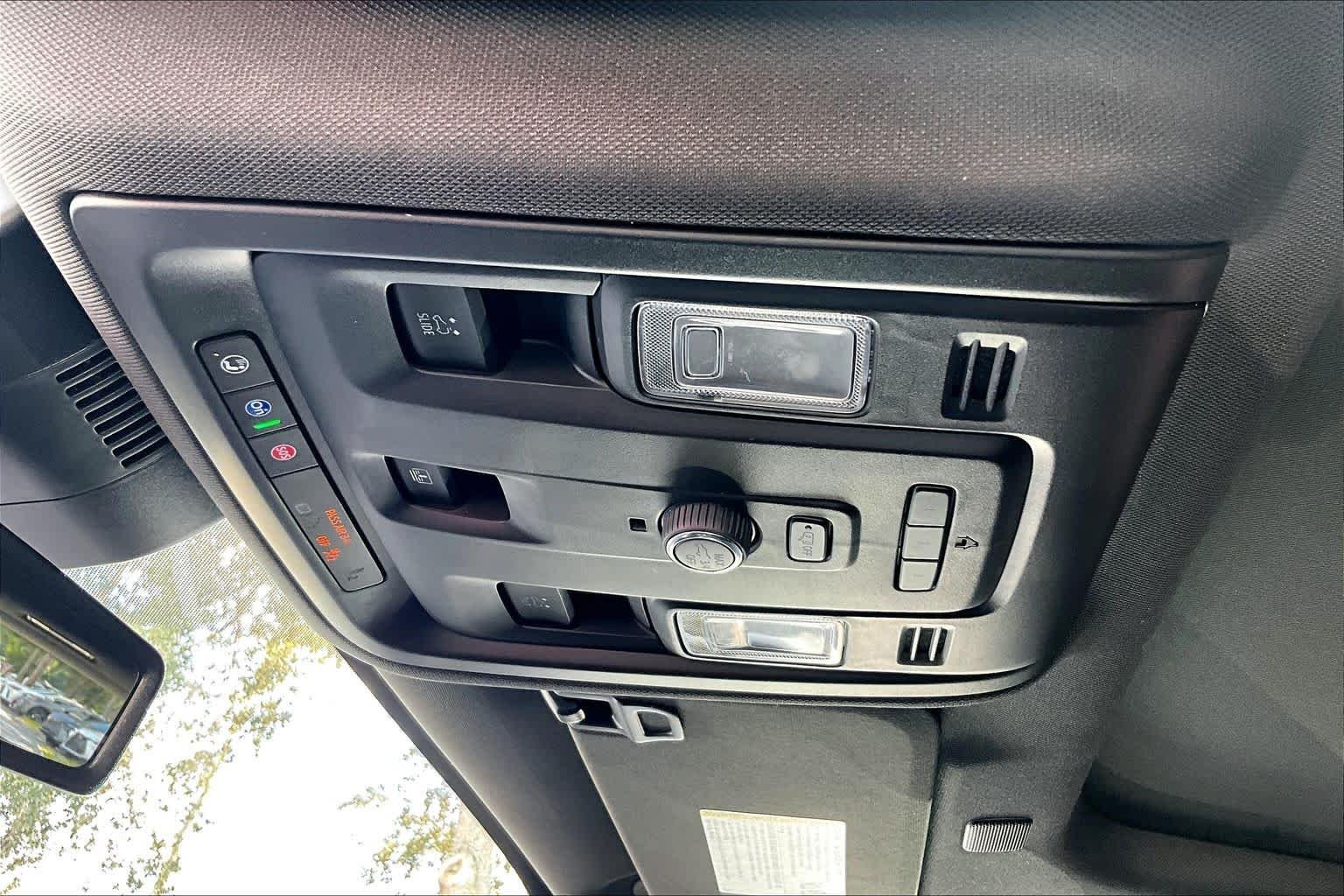 Used 2023 Summit White Chevrolet Z71 image 32