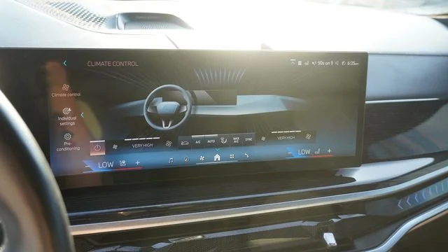 Used 2024 Gray BMW xDrive40i image 25