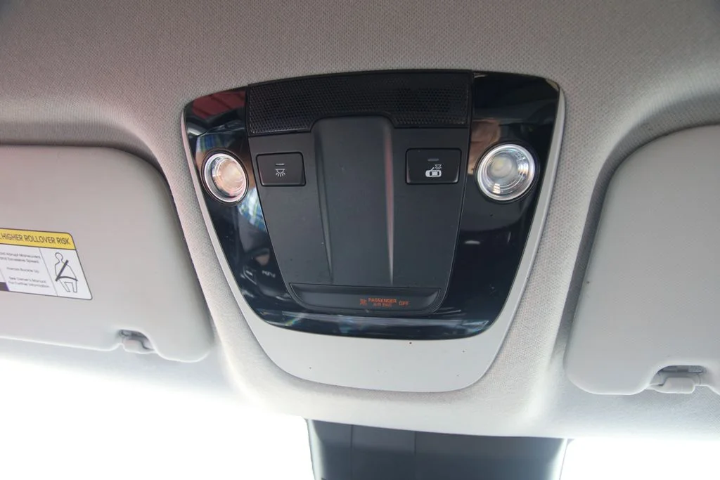 Used 2023 Orange Kia S image 31