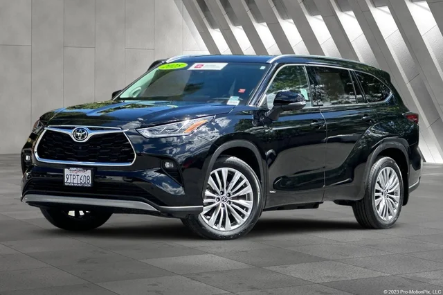 2025 Toyota Highlander Hybrid Platinum