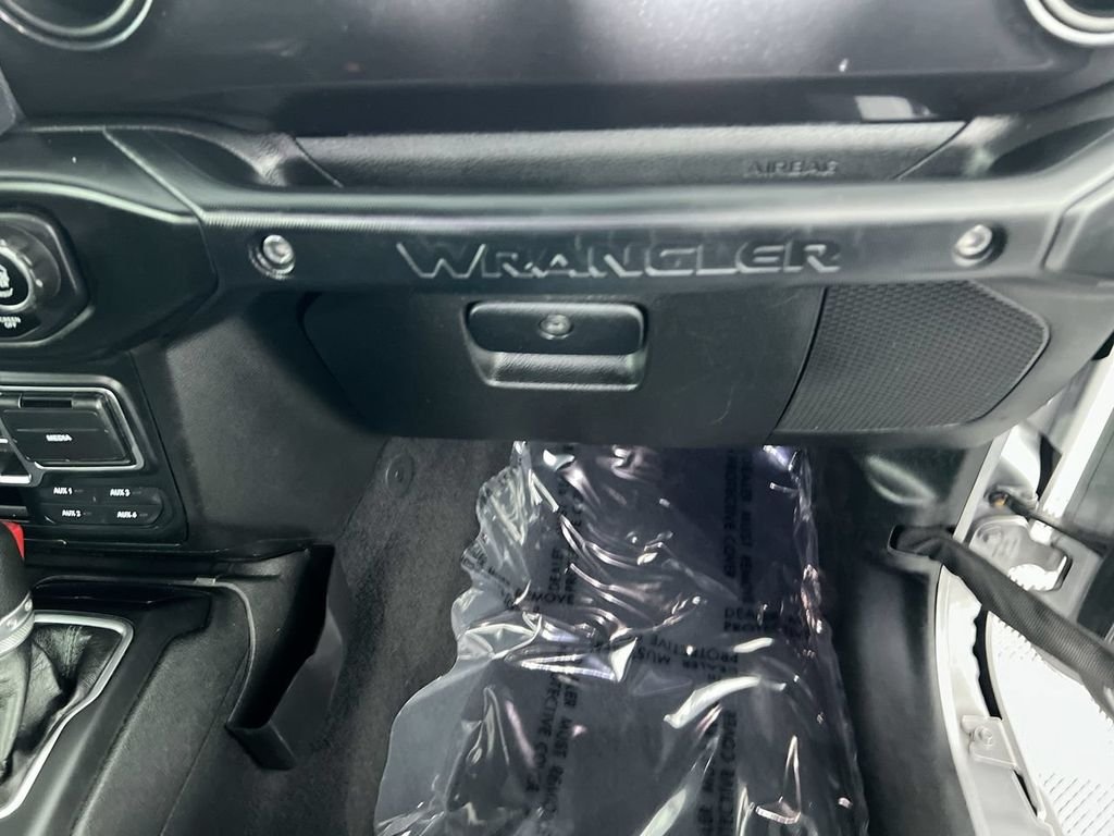 Used 2020 Silver Jeep Unlimited Sport Altitude image 30