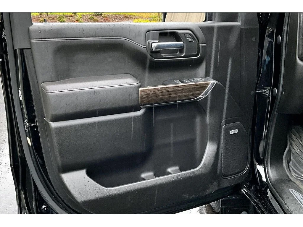 Used 2022  Chevrolet LT Trail Boss image 23