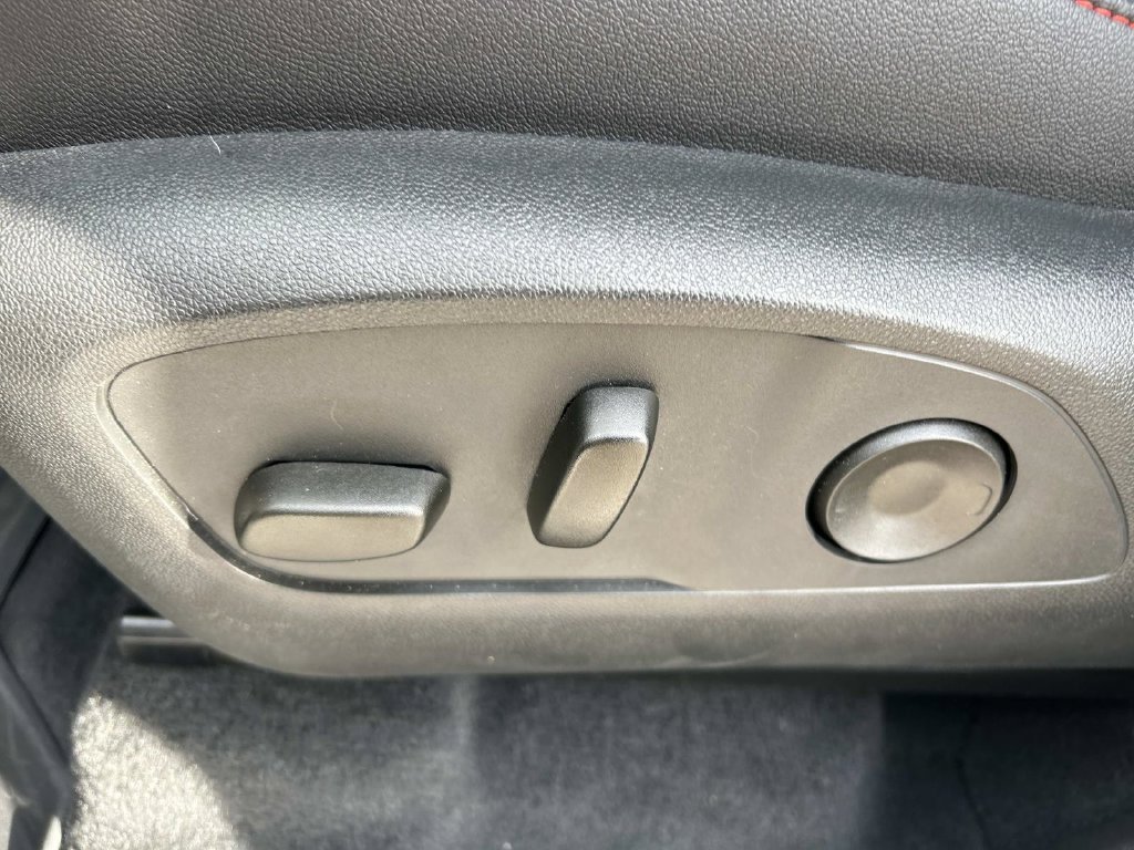 Certified Used 2025 Pearl Chevrolet Z71 image 30