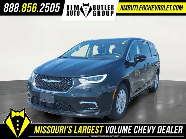 Used 2024 Black Chrysler Touring L image 1