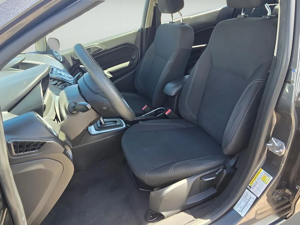Used 2019 Magnetic Metallic Ford SE image 26