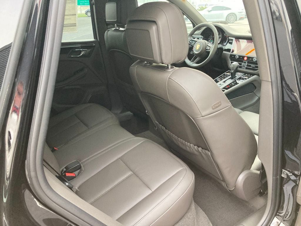 2026 Porsche Macan T - Photo 17