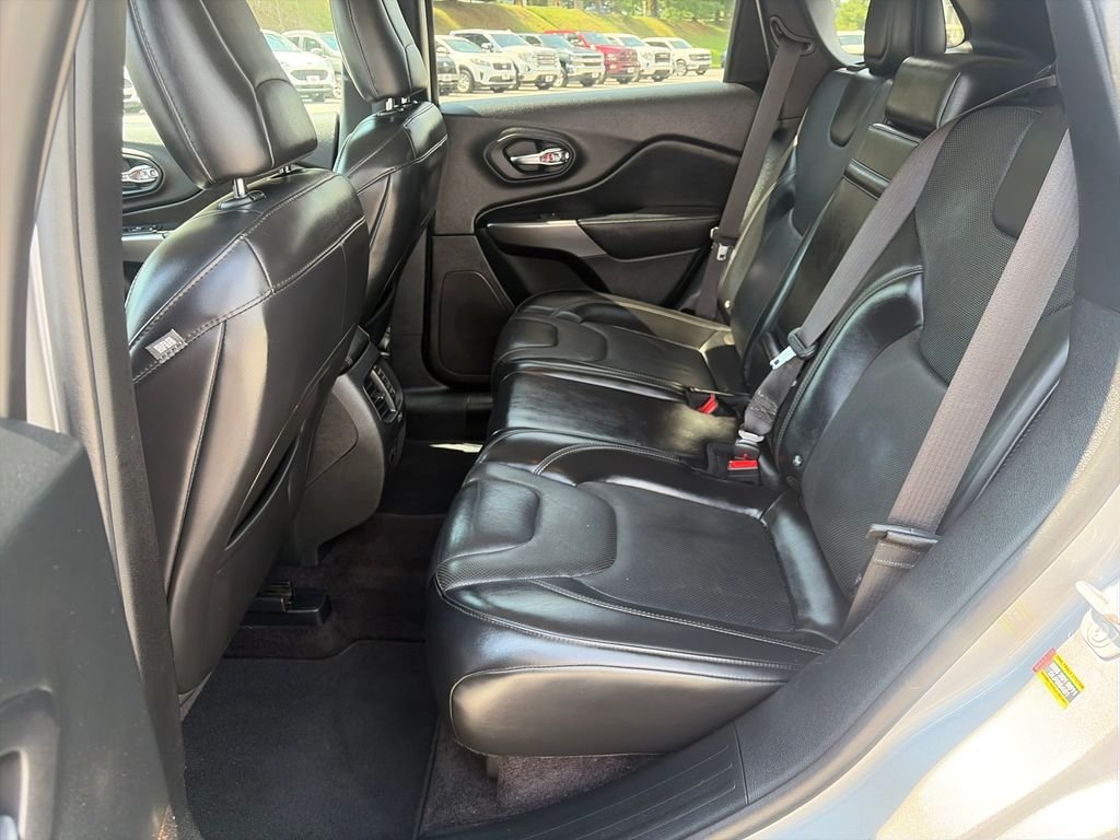Used 2019 Silver Jeep Limited image 24