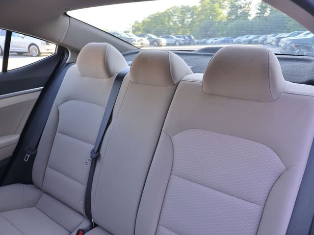 Used 2020 White Hyundai SE image 10