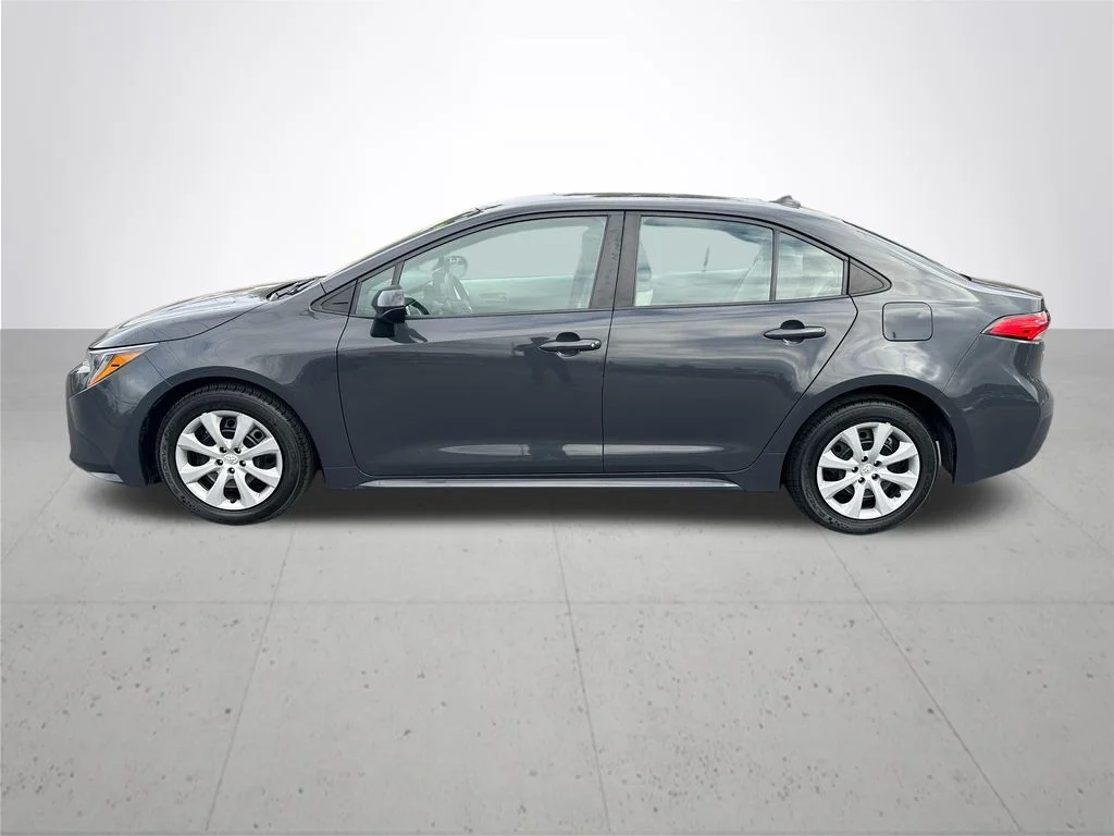 Used 2024  Toyota LE image 9