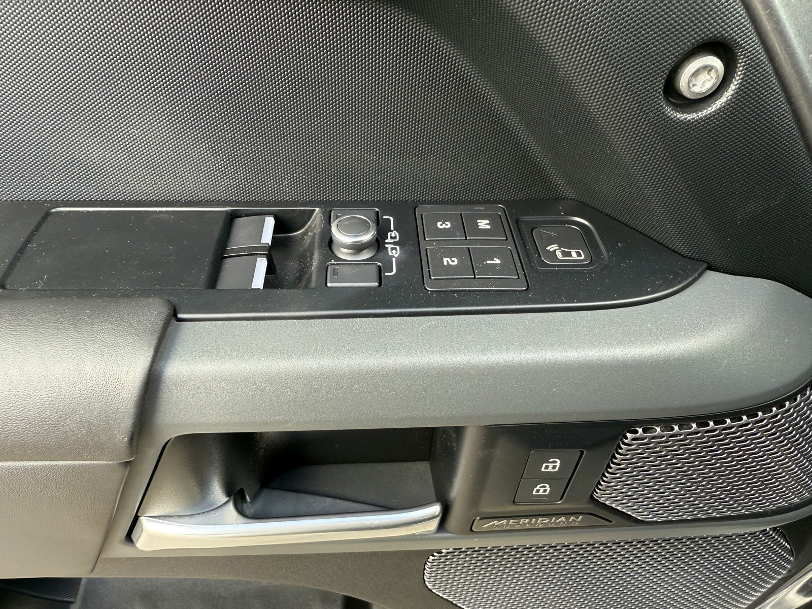 2023 Land Rover Defender X - Photo 21