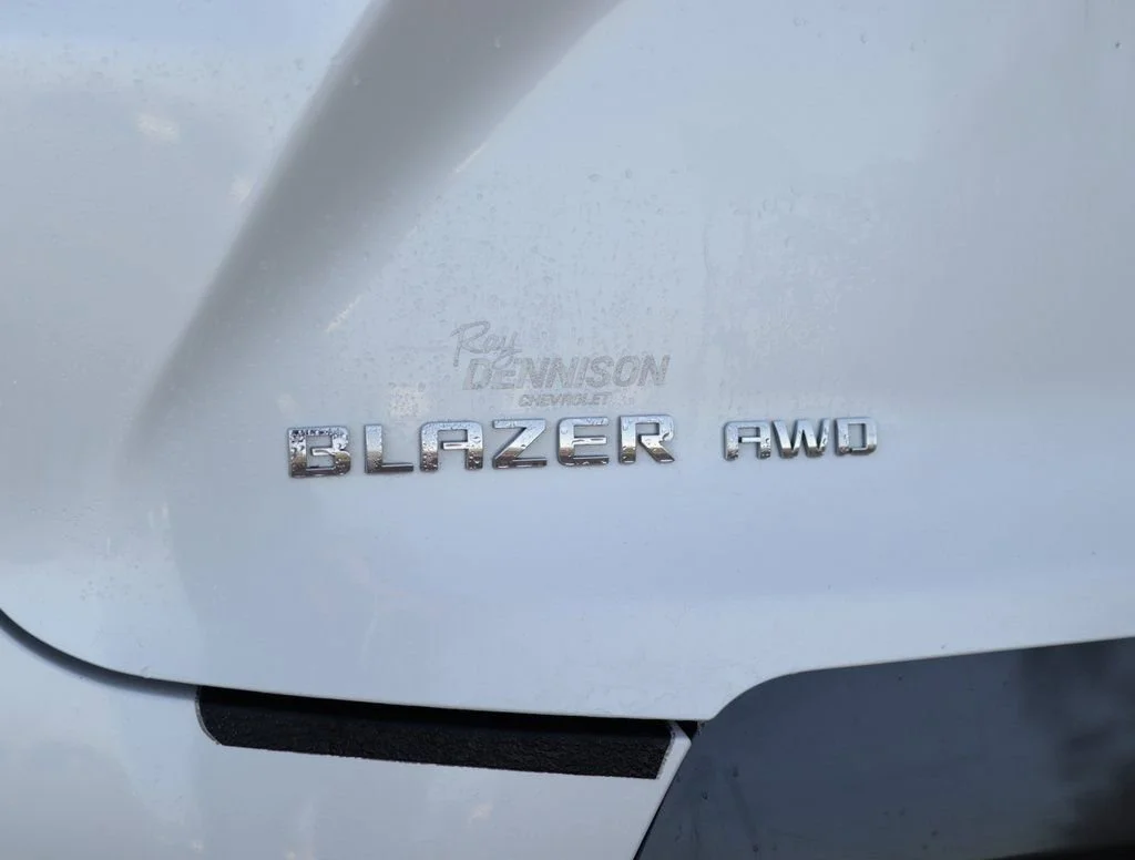 Used 2022 Iridescent Pearl Tricoat Chevrolet Premier image 38