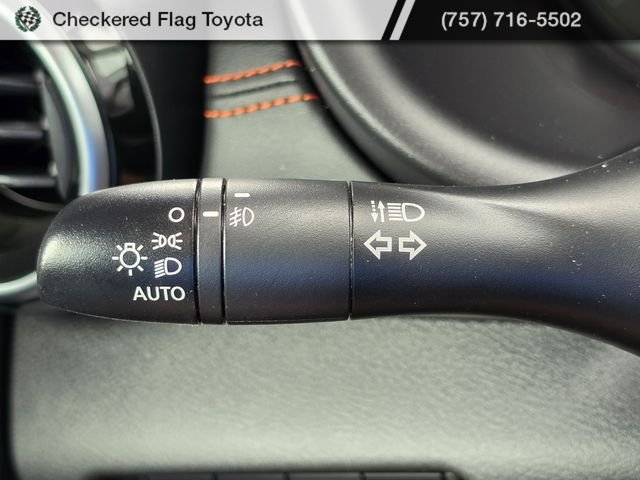 Used 2024 Aspen White Tricoat/Super Black Nissan SR image 28