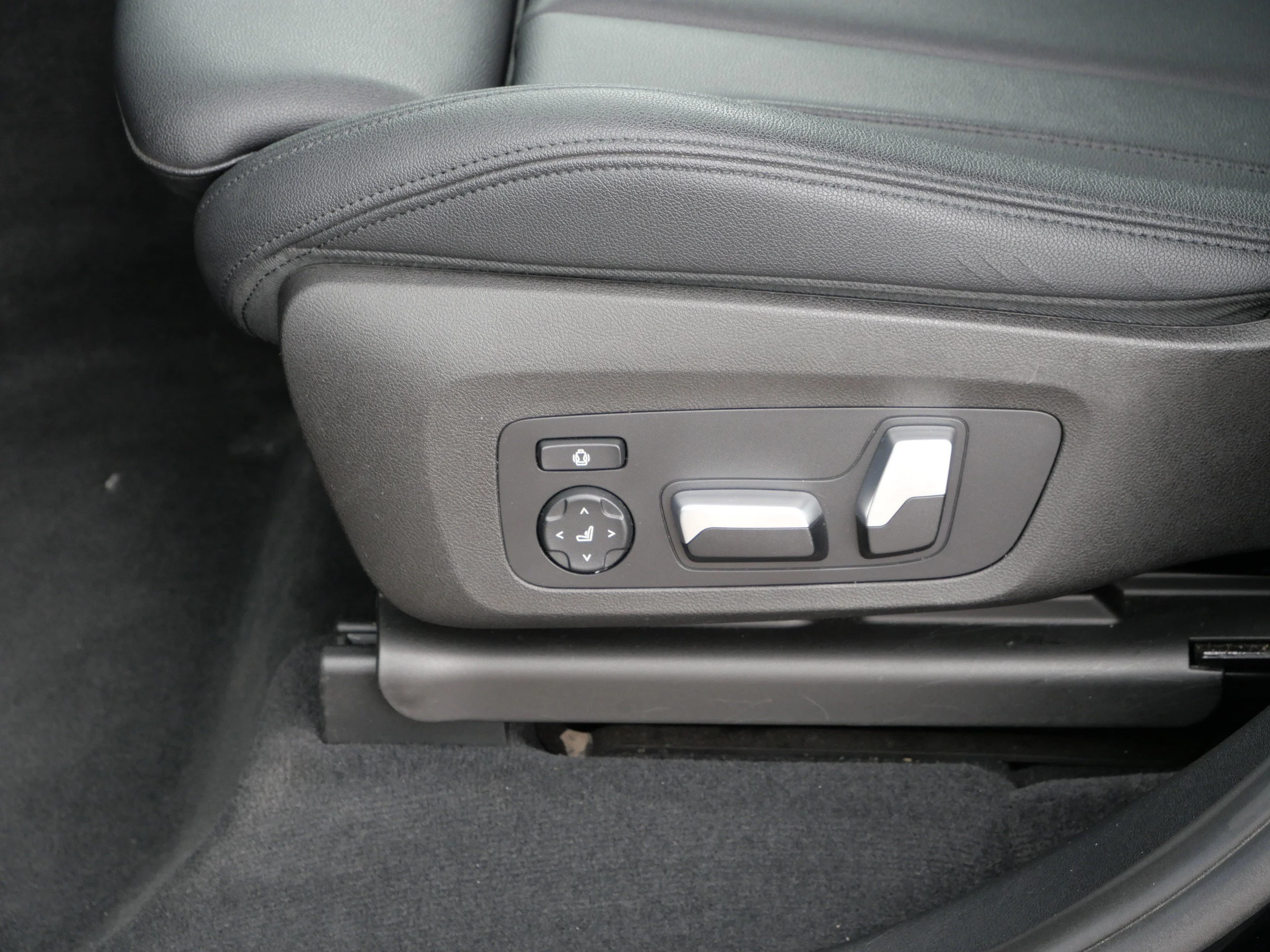 Used 2018 Jet Black BMW xDrive30i image 19