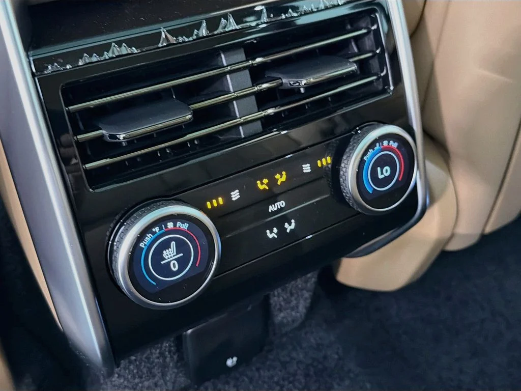 New 2026 Santorini Black Land Rover SE image 27