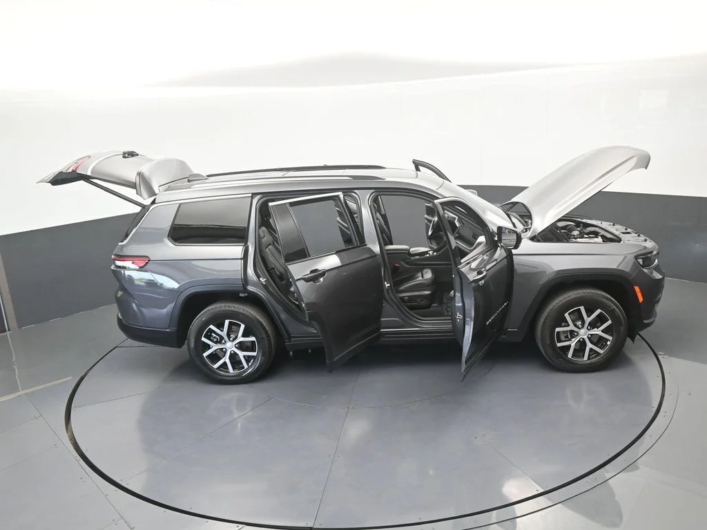 Used 2023 Baltic Gray Metallic Clearcoat Jeep Limited image 74