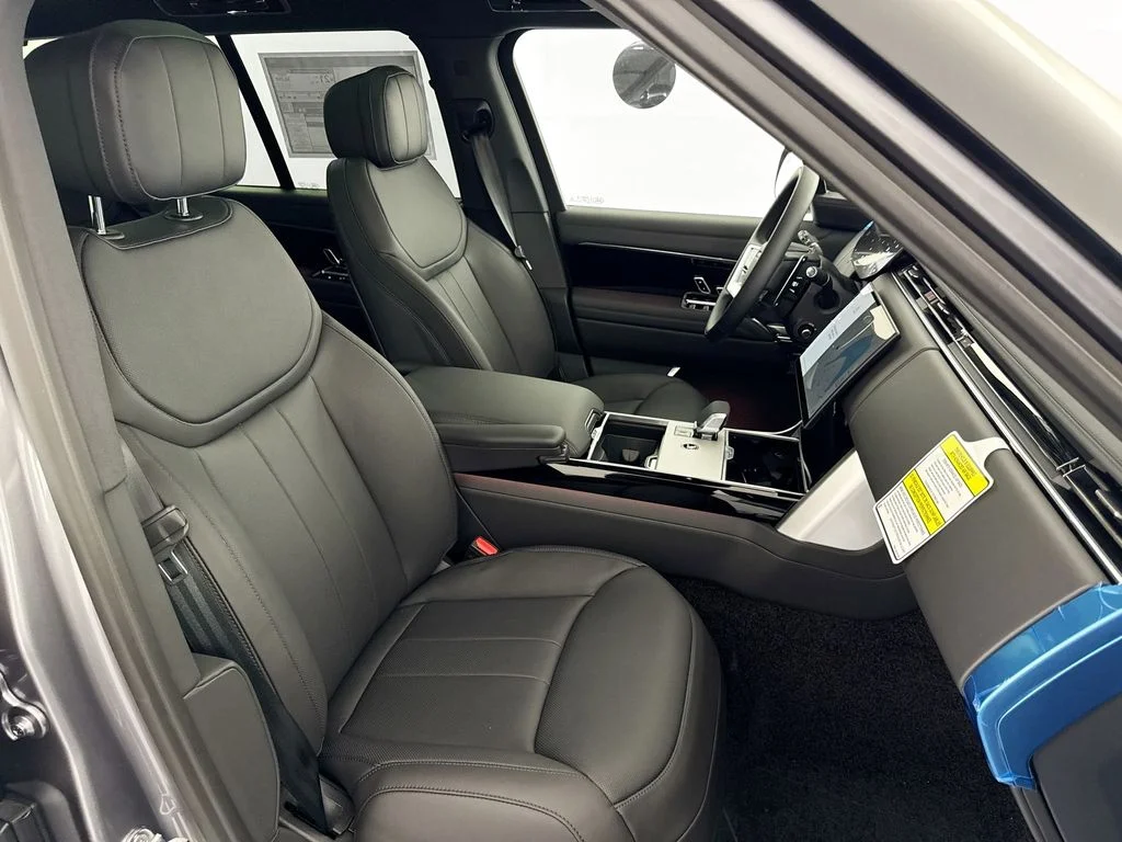New 2026 Eiger Grey Land Rover SE image 29
