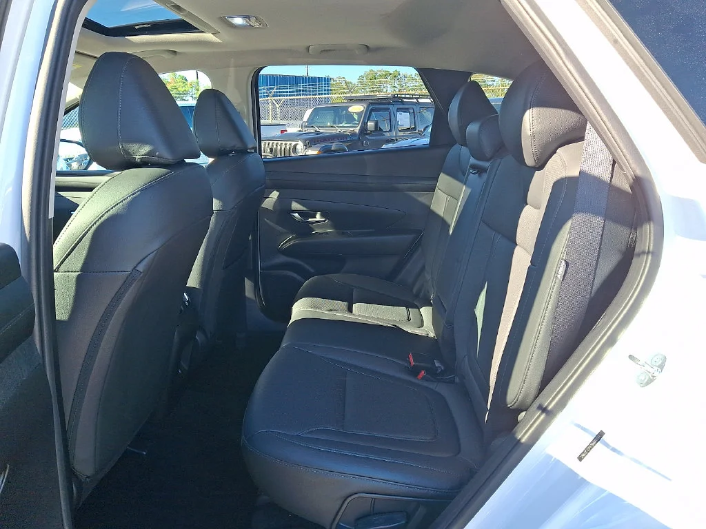Used 2025 White Pearl Hyundai SEL Convenience image 11