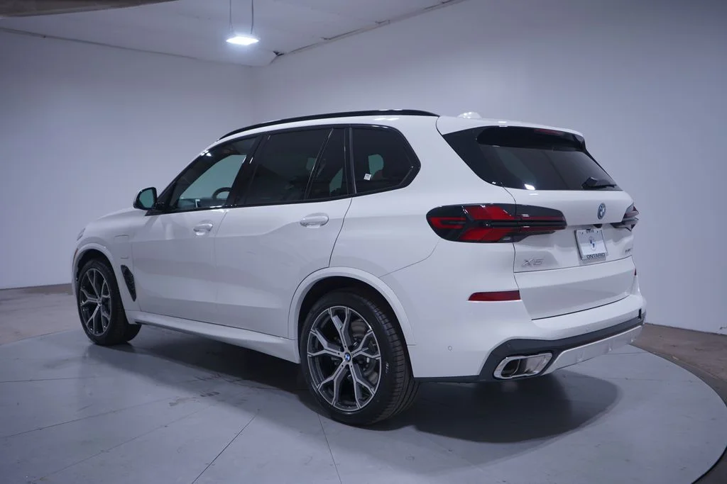 Used 2026 Alpine White BMW xDrive50e image 3