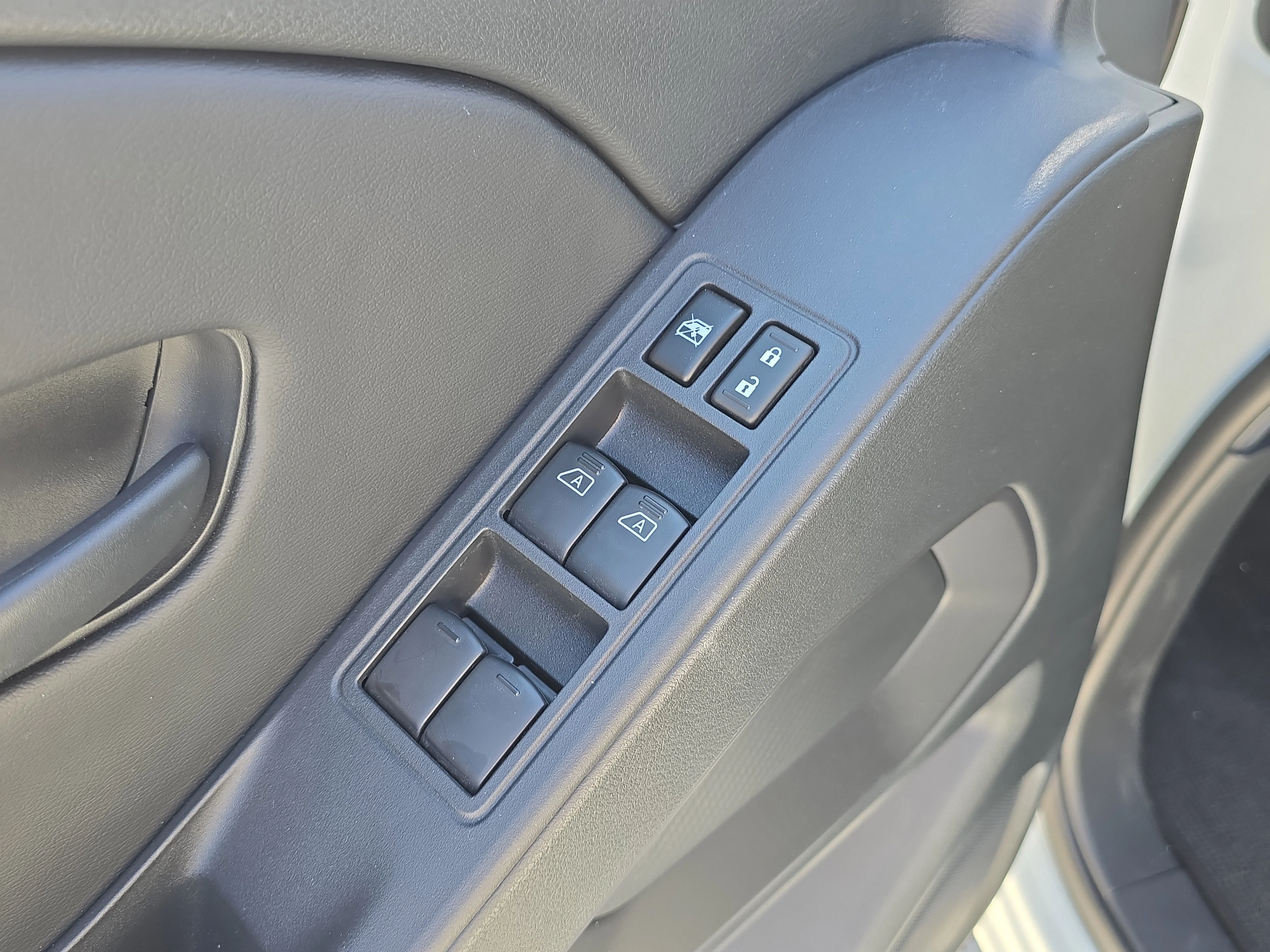 New 2026 Glacier White Nissan Crew Cab S image 19
