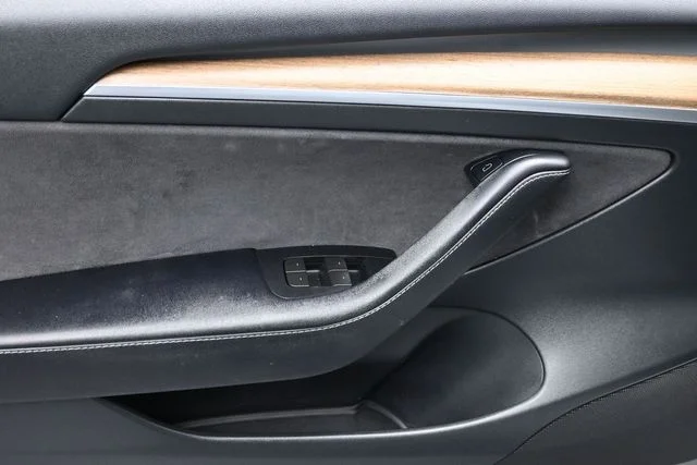 Used 2023 White Tesla Base image 7
