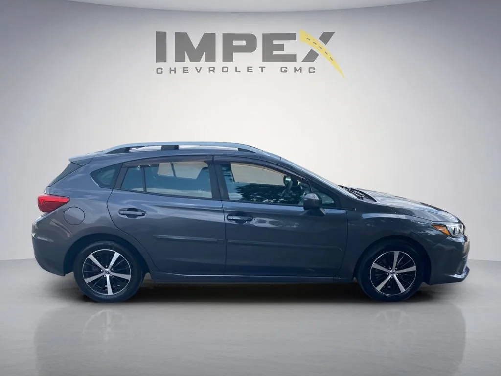 Used 2020  Subaru Premium image 6