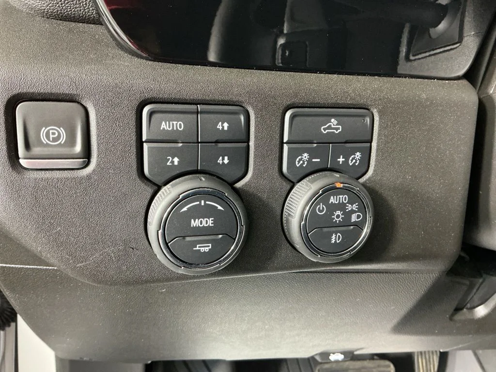 Used 2024 White Chevrolet RST image 17