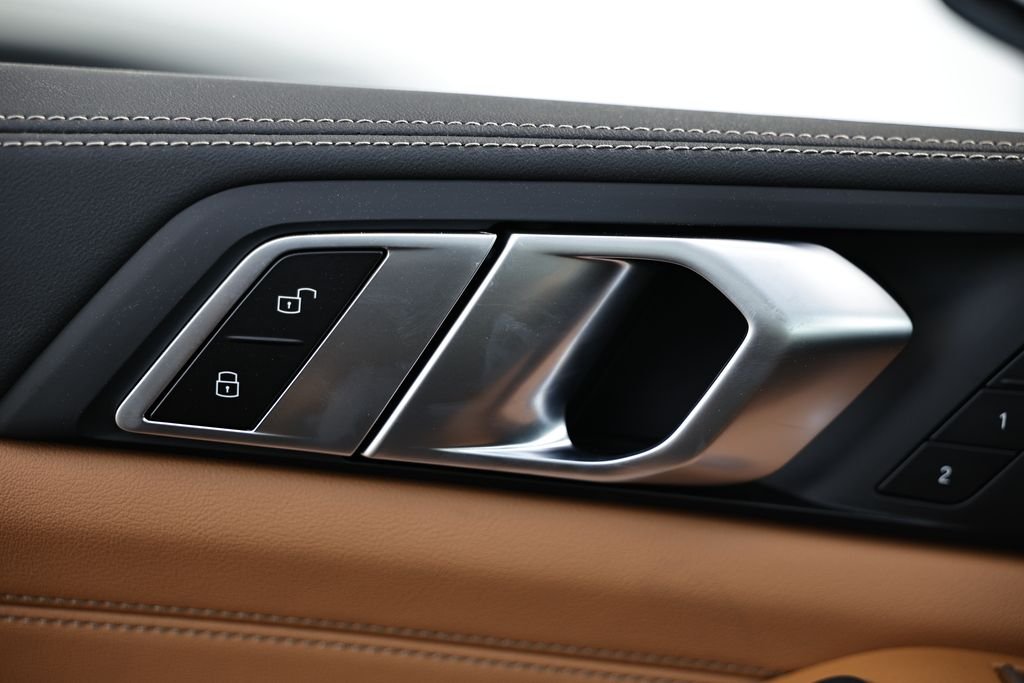 New 2026 Carbon Black BMW xDrive40i image 15