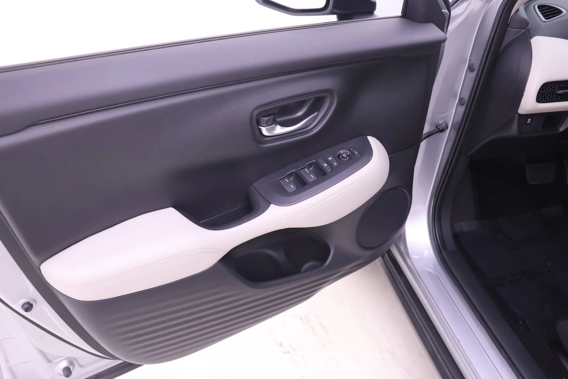 2025 Honda HR-V LX - Photo 10