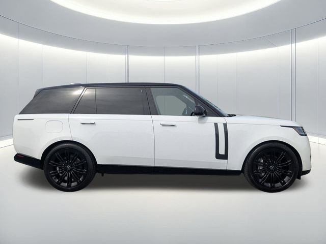 Used 2024 White Land Rover SE image 7