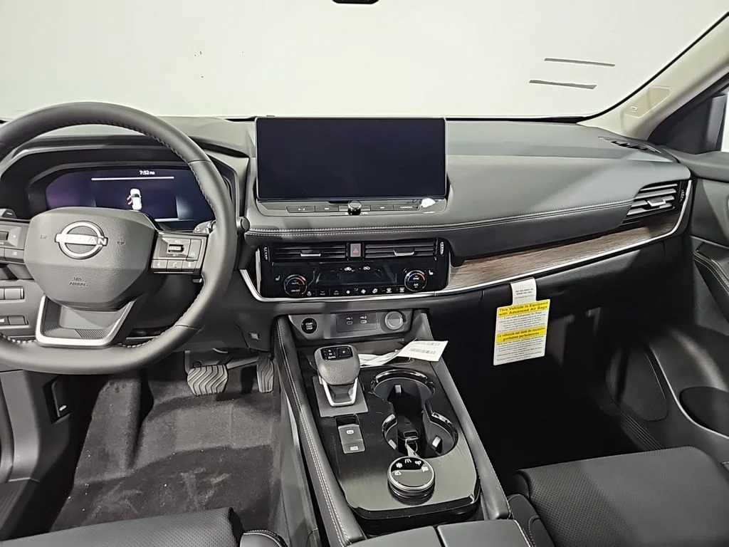 2025 Nissan Rogue Platinum - Photo 12