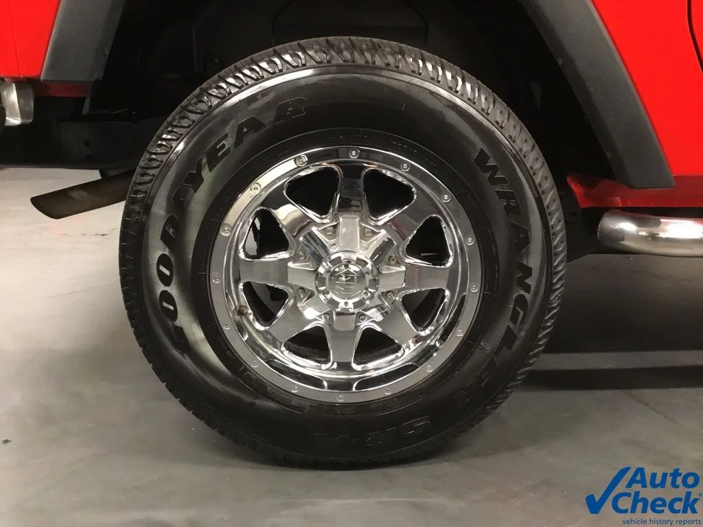Used 2015 Red Jeep Sport image 21