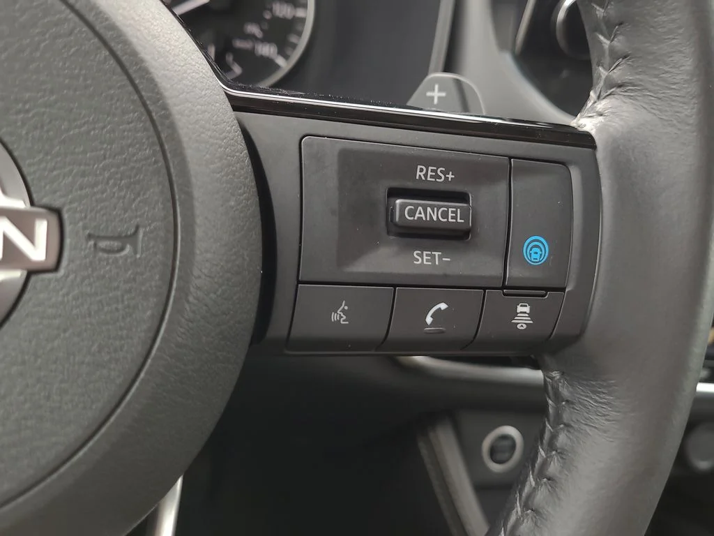 Used 2022 Gray Nissan SL image 31