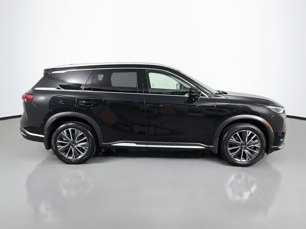 Used 2026 Mineral Black INFINITI LUXE image 8