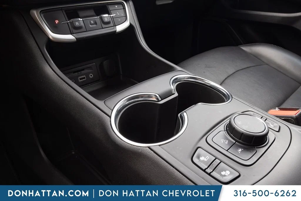 Used 2023 White GMC SLT image 13