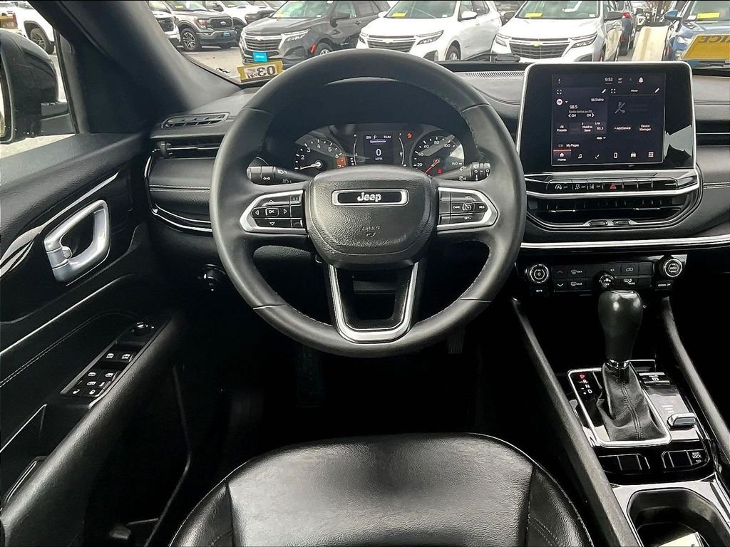 Used 2022 Gray Jeep Latitude image 17