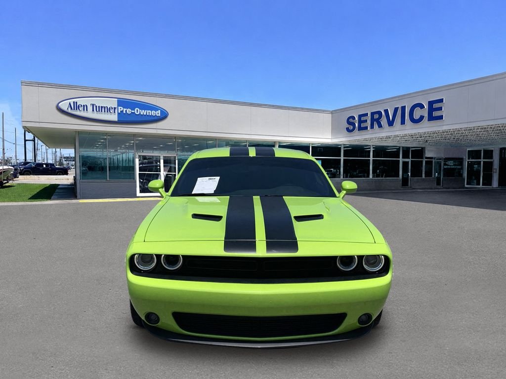 Used 2023 Sublime Metallic Clearcoat Dodge SXT image 3