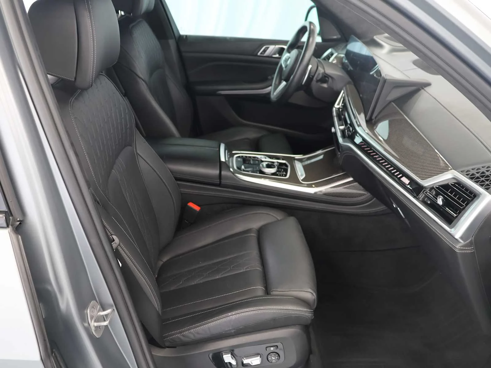 Used 2024 Frozen Pure Grey Metallic BMW M60i image 16