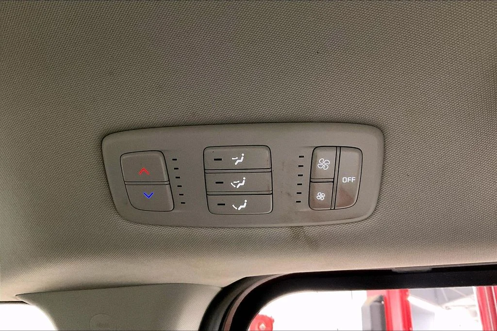 Used 2022 Red Kia LXS image 38